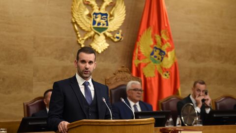 Montenegro sai viis kuud pärast üldvalimisi lõpuks valitsuse paika