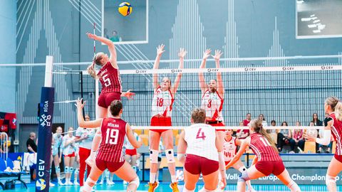 Latvijas U-18 volejbolistes ar zaudējumu sāk Rīgā notiekošo Eiropas čempionātu