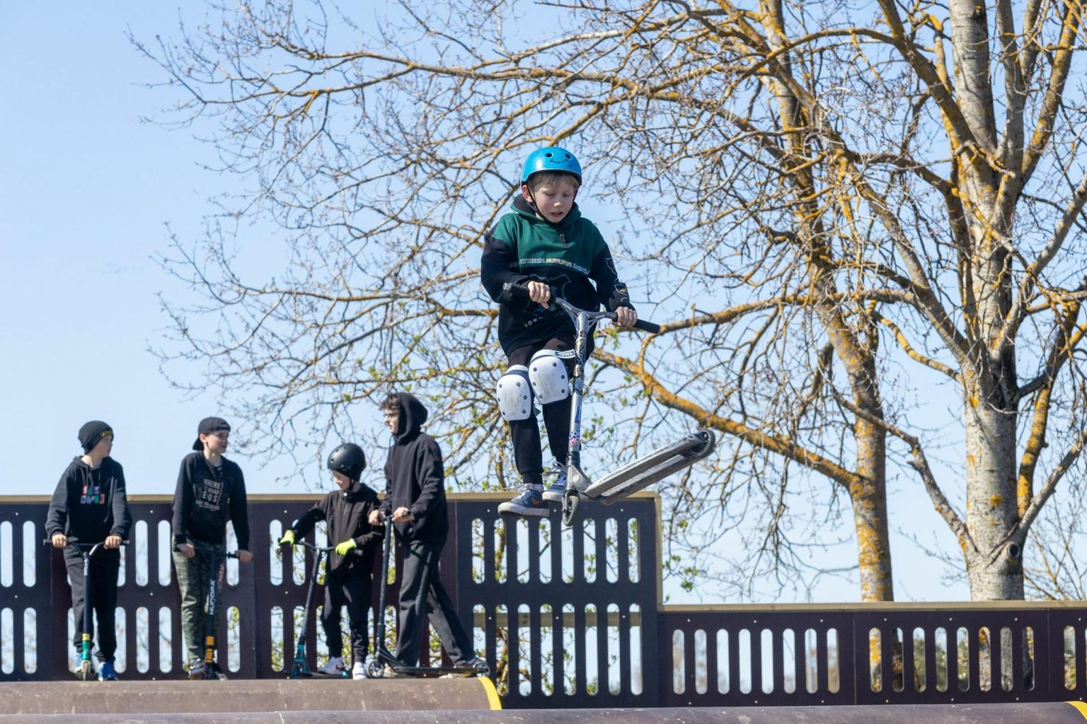 Kunda linna uus rulapark pakub noortele olümpiatasemel trennivõimalusi.