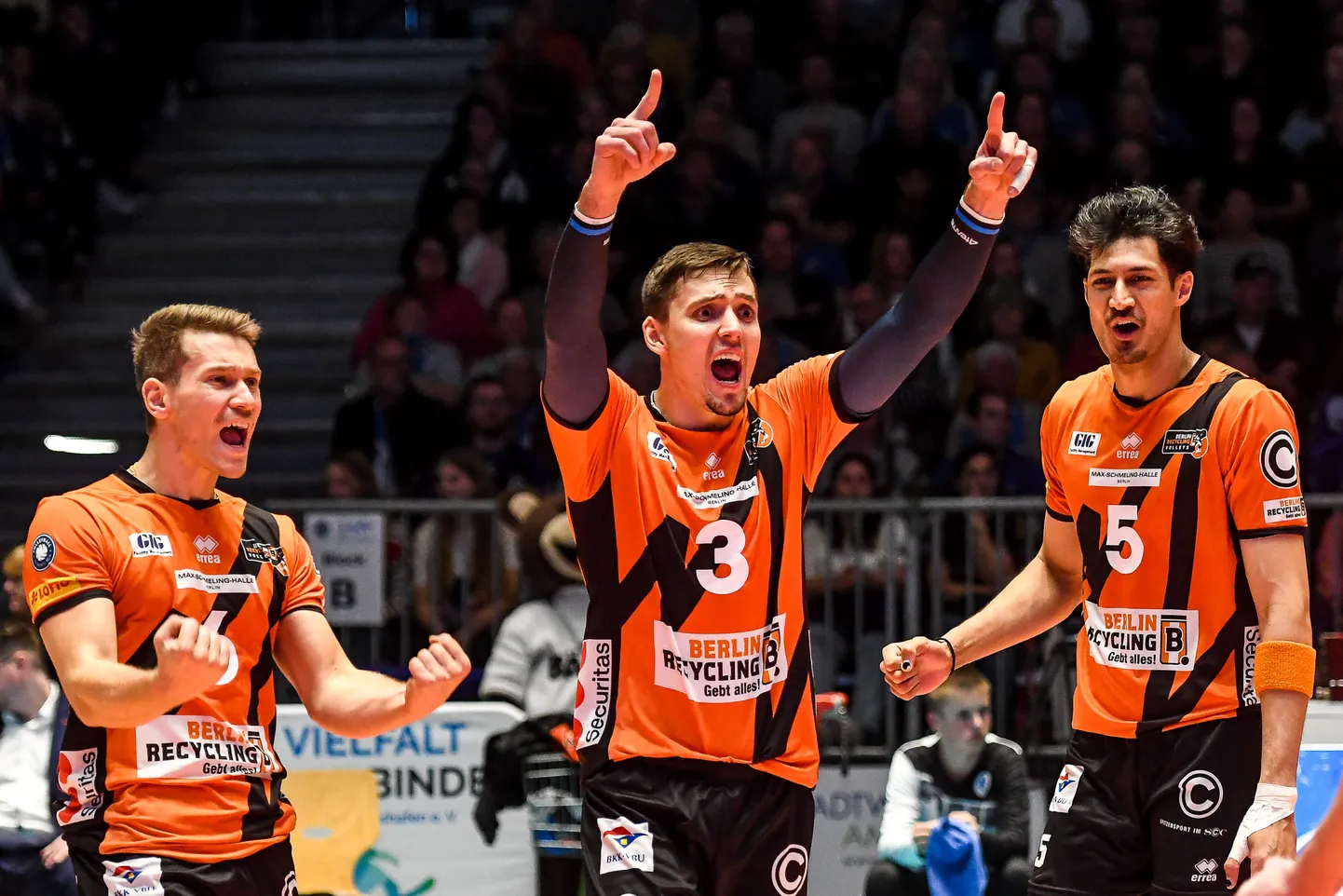 Robert Tähte (nr. 3) ootab ees vigastuspaus.