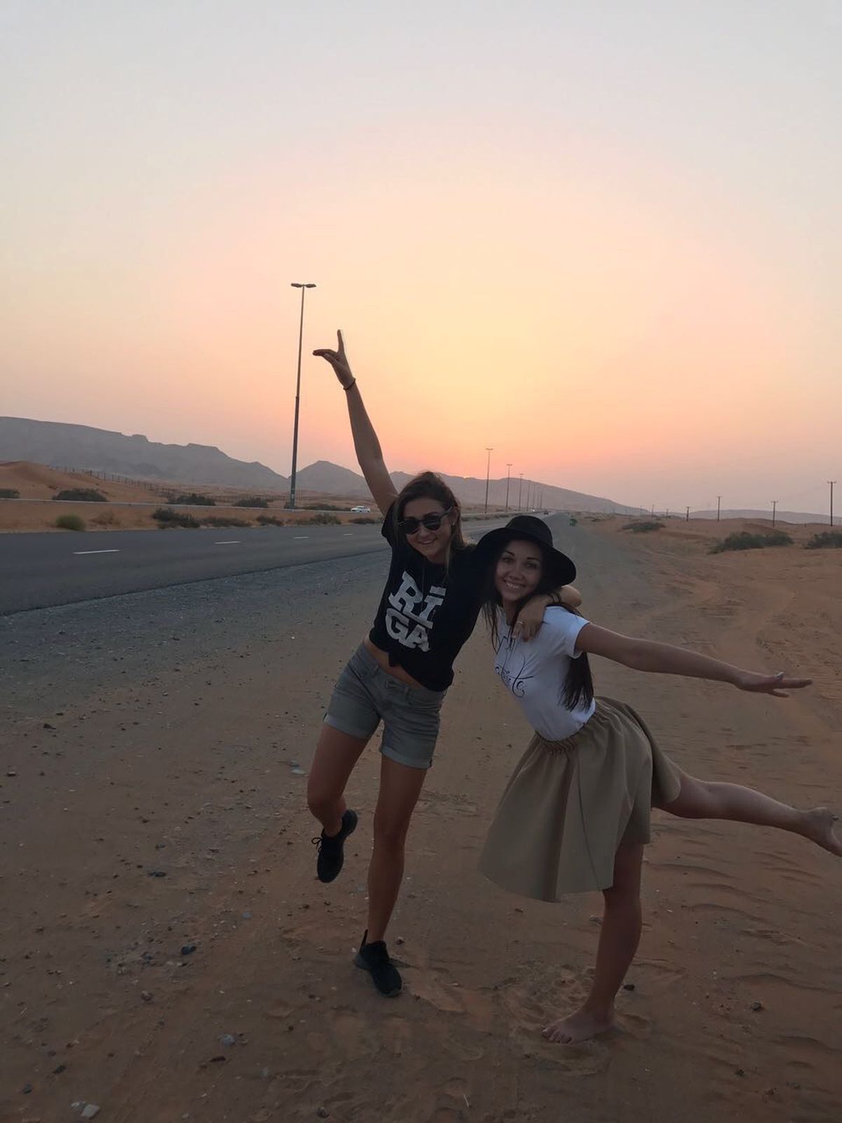 Синтия и ее лучшая подруга празднуют Лиго в Дубае