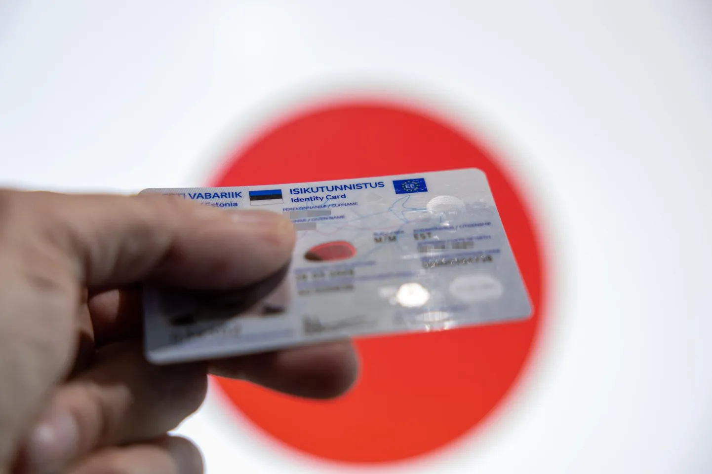 Kui tellida uus ID-kaart politseimaja teenindussaali asemel Selveri infoletti, on sellest aastast dokumendi kättesaamine odavam.
