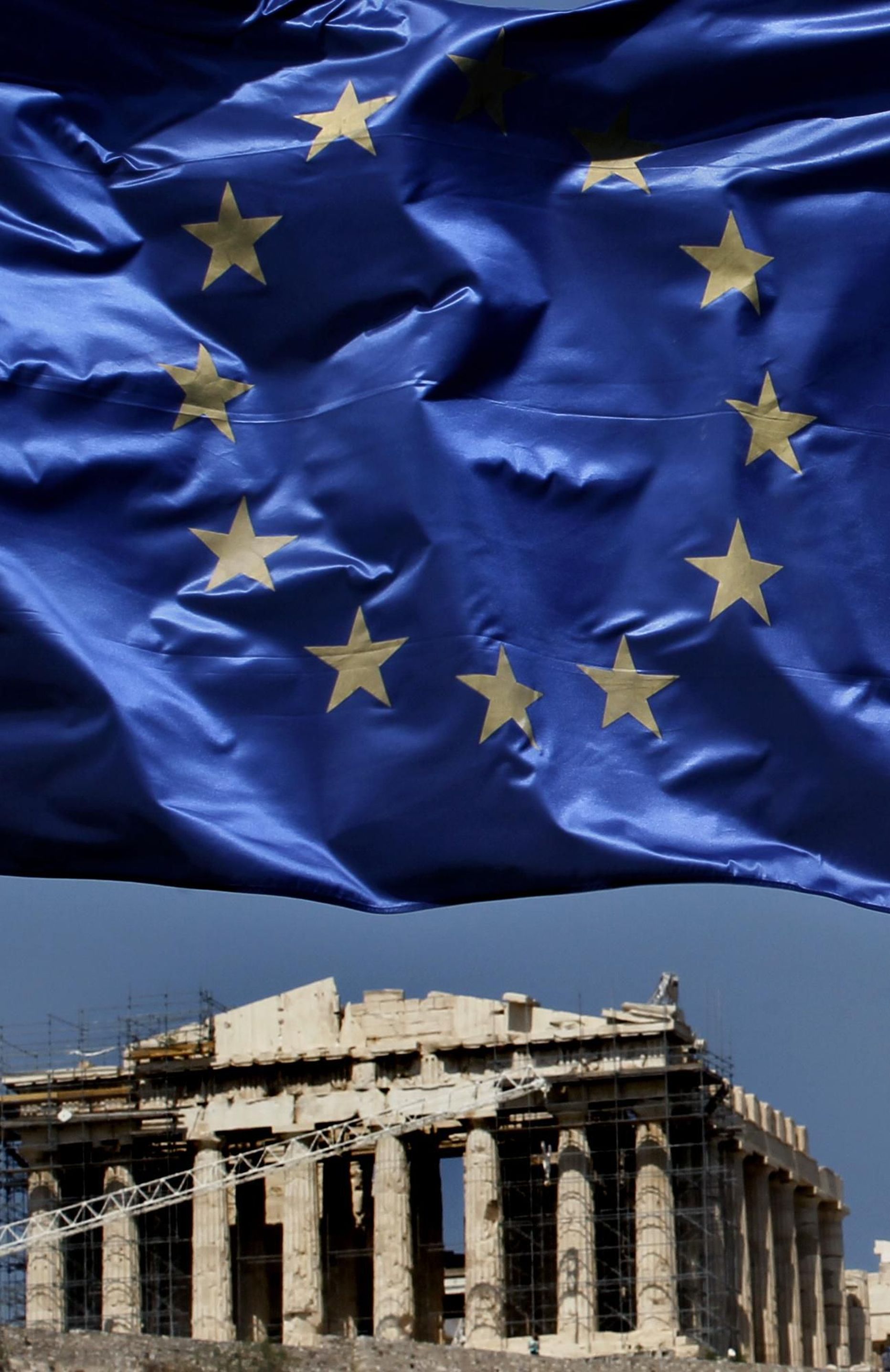 Euroopa Liidu lipp Ateena akropoli kohal.