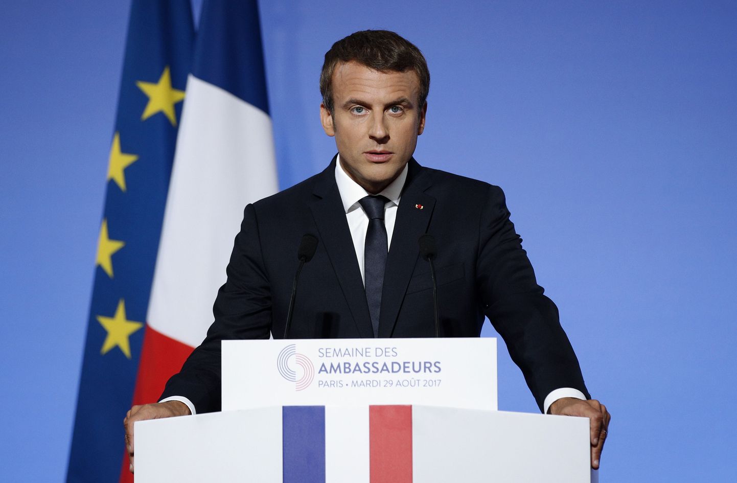Emmanuel Macron eile Elysée palees kõnet pidamas.