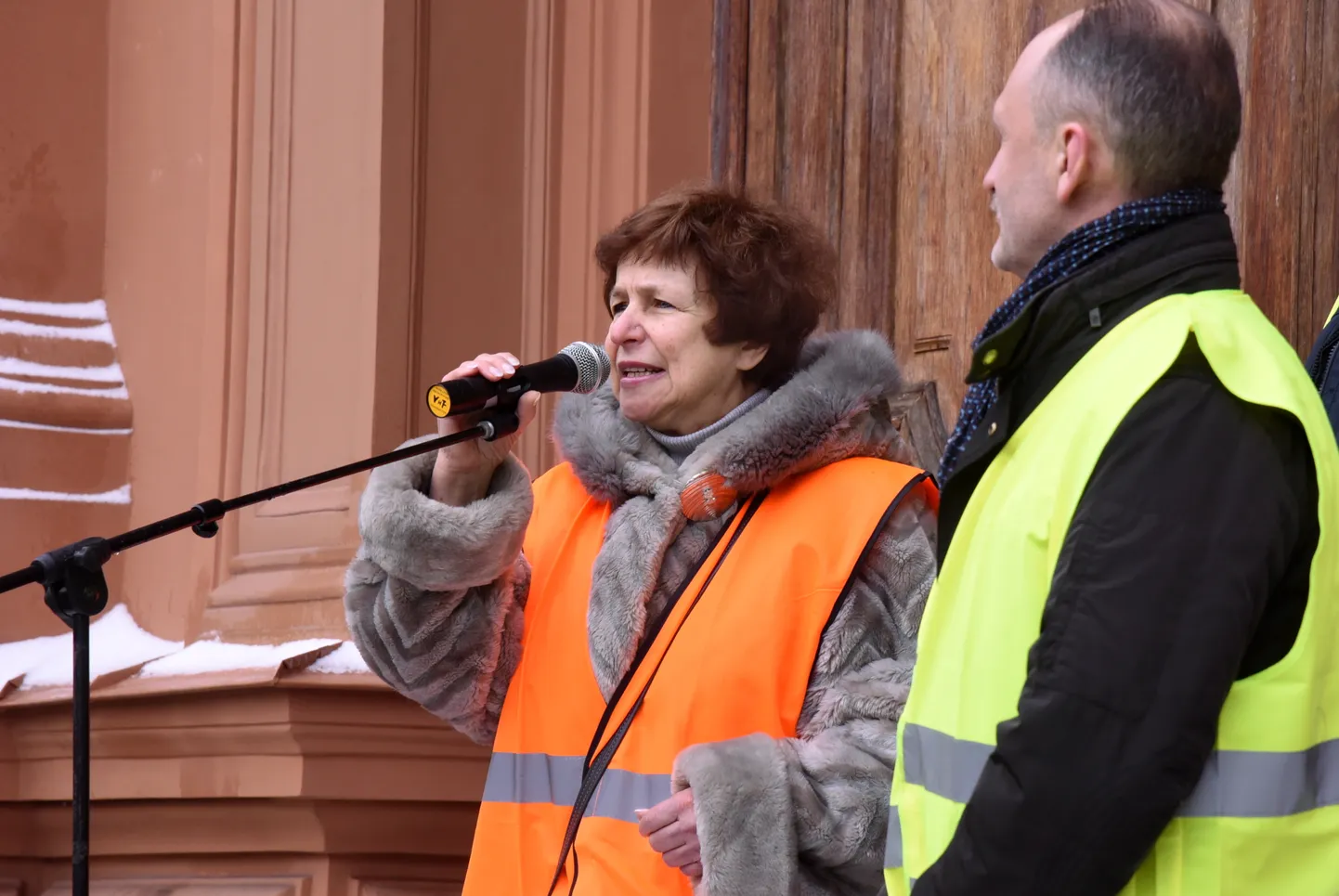 Doma laukumā norisinās Latvijas Krievu savienības organizēts protesta pasākums