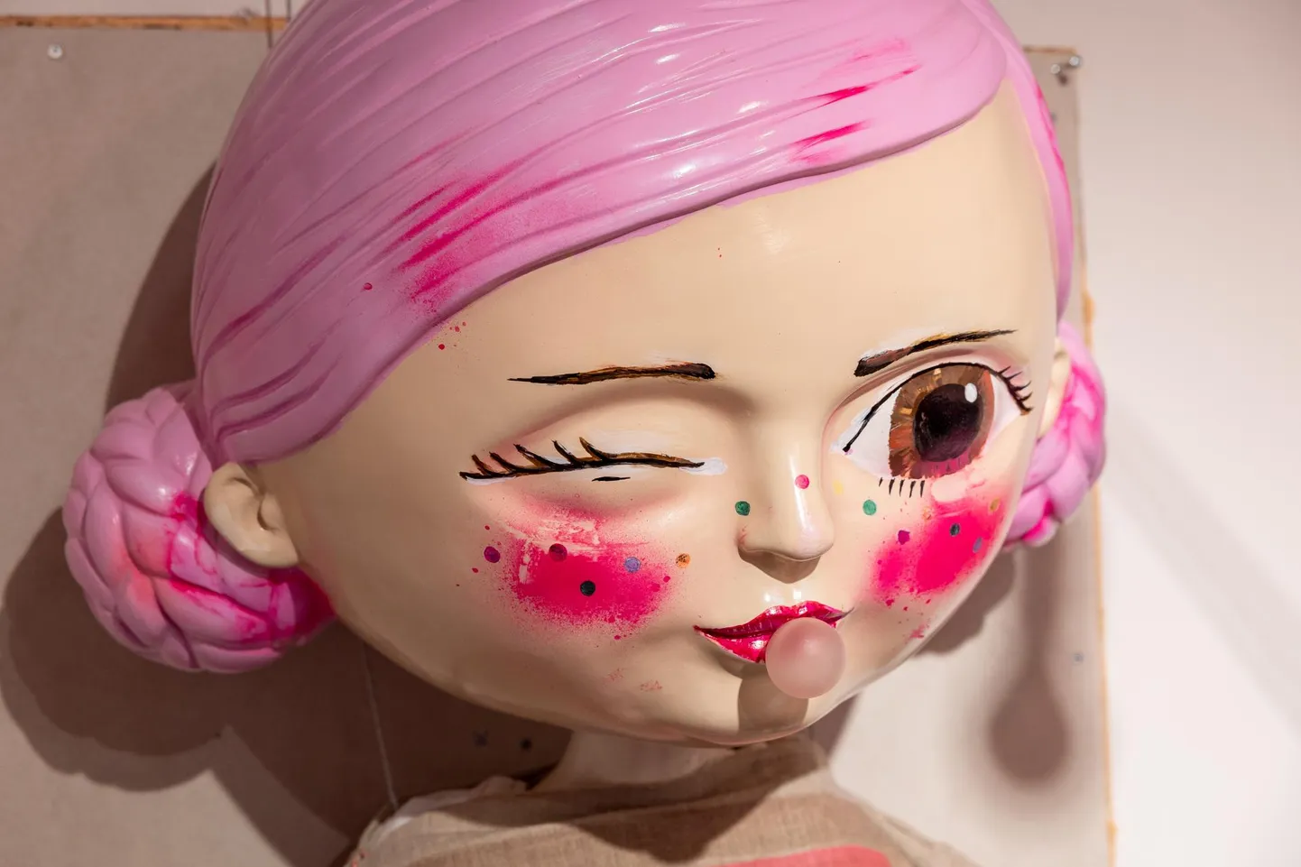 Katja Tukiainen, fragment teosest «Pink Girl with Bubble Gum», 2024.