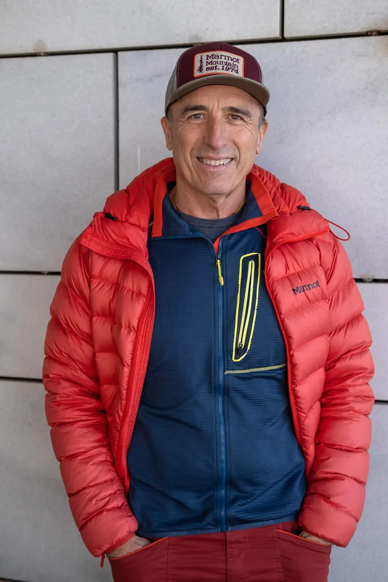Kreeka mägironija Antonis Sykaris 1. jaanuaril 2022 Kreekas Thessalonikis, kus ta andis intervjuu. Ta hukkus 12. aprillil Himaalajas 8167-meetriselt Dhaulagiri mäelt laskudes