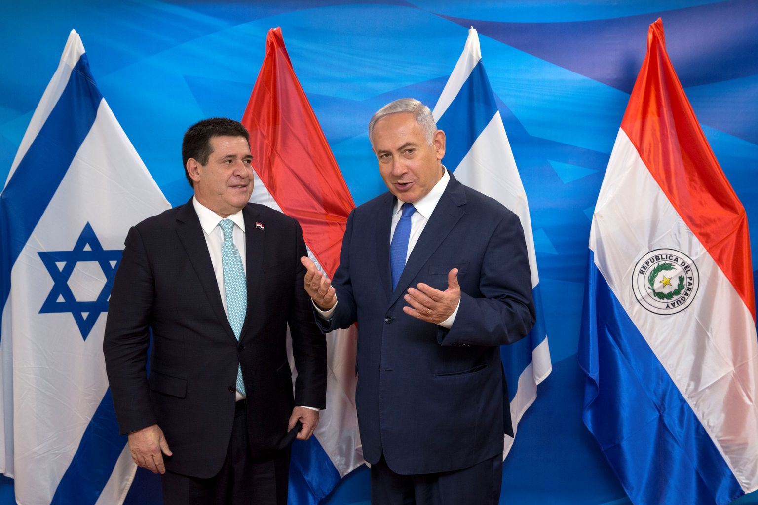Paraguay president Horacio Cartes ja Iisraeli peaminister Benjamin Netanyahu ühisel pressikonverentsil.