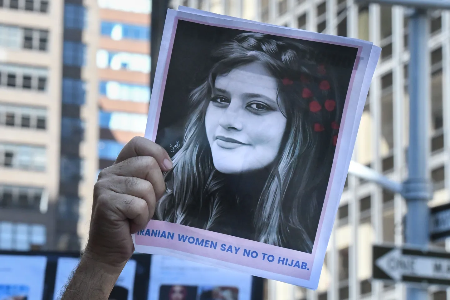 Protest USA-s New Yorgis 21. septembril 2022. Selles nõuti õiglust iraanlannale Mahsa Aminile, kelle Iraani moraalipolitsei kinni pidas ja kes suri