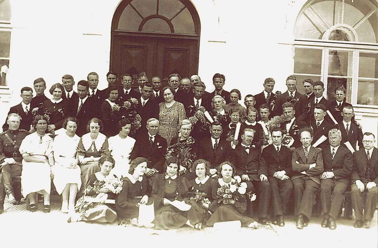 Petseri ühishumanitaargümnaasiumi lõpetajad 1936. aastal.