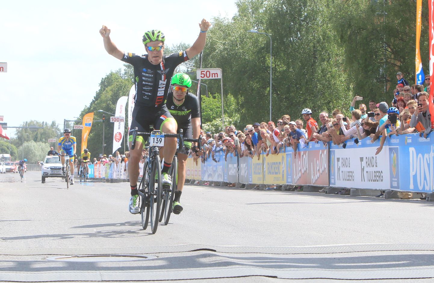 35. Tartu rattaralli finiš. Parima koha nimel heitlesid soomlane Matti Manninen ja Mihkel Räim.