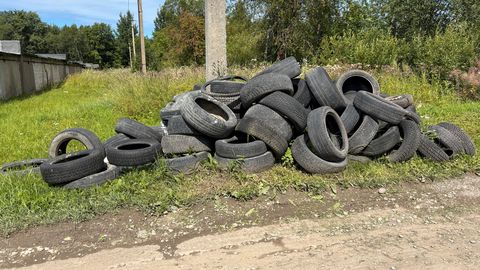 Politsei manitses vanade rehvide kuhja pärast