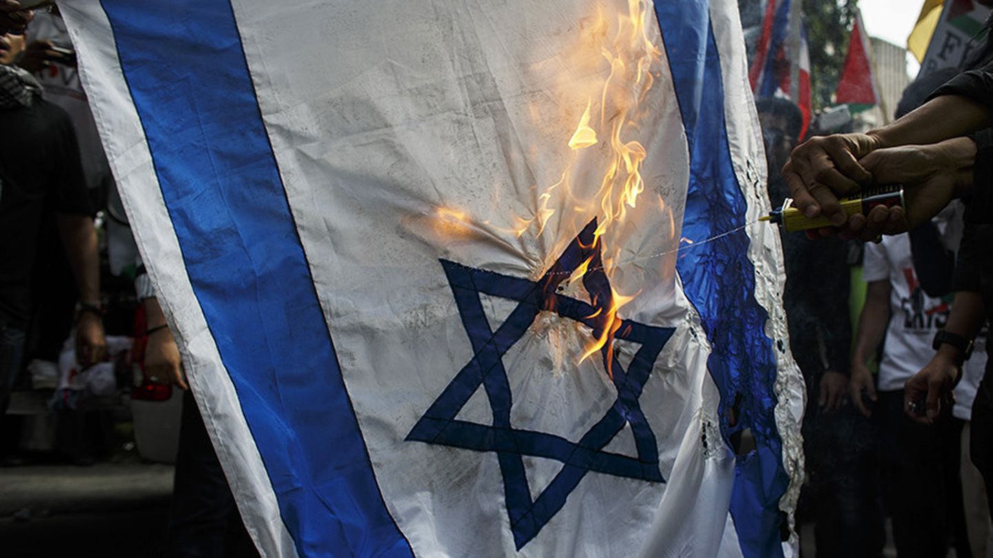 Iisraeli lipu põletamine.