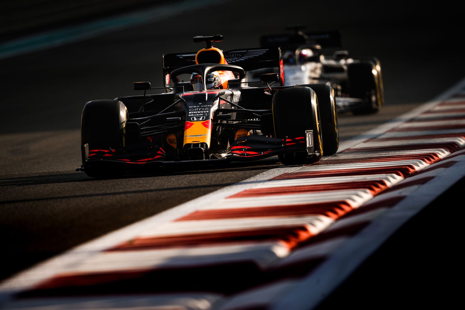 Jüri Vips testis detsembris Abu Dhabi ringrajal Red Bulli F1 autot. Kas 2022. aastal saab ta kuninglikus klassis ka võistelda?