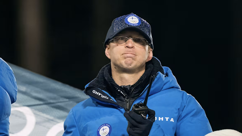 Somijas tramplīnlēcēju galvenais treneris uzdzīvo un tiek izraidīts no olimpiādes