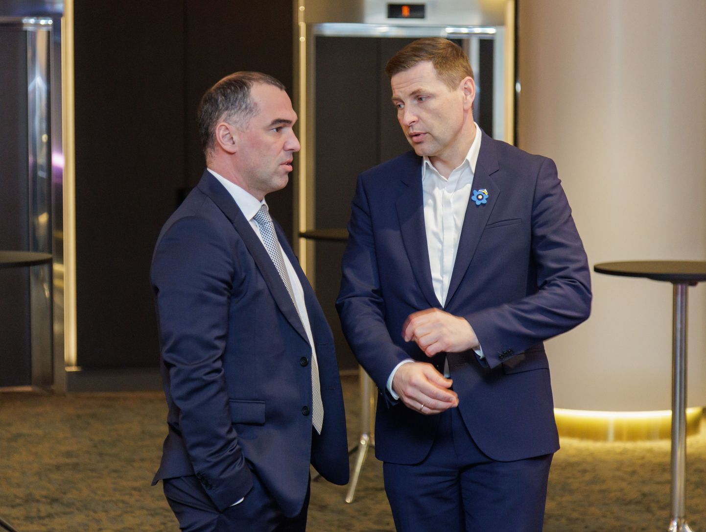 Hanno Pevkur (paremal) on ka uue valitsuskoalitsiooni kandidaat kaitseministri kohale.