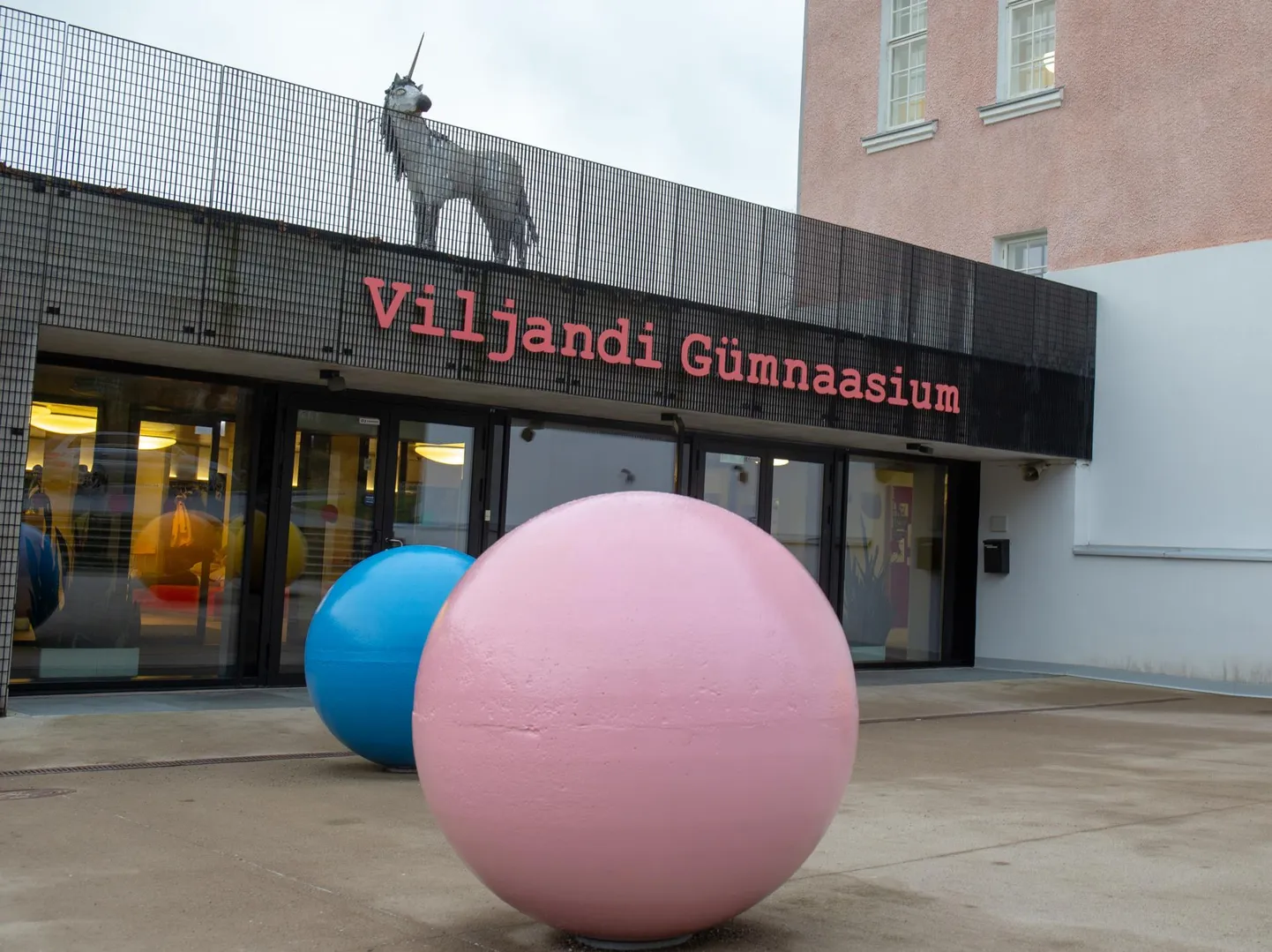 Viljandi gümnaasium andis neljapäeval teada, et kaks õpilast on andnud positiivse koroonaviiruse proovi.
