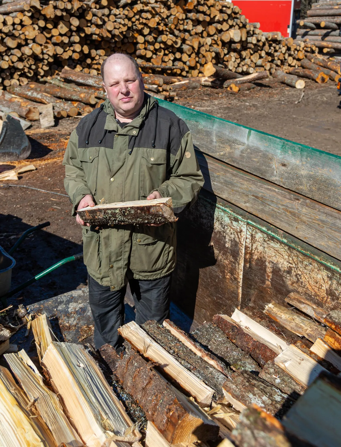 У продавца Майта Хейна сейчас остались только сырые дрова, все остальное уже распродано.