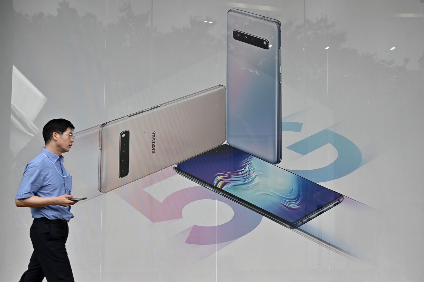 Samsung Galaxy S10 5G nutitelefoni reklaam Soulis.