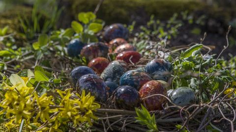 Olu krāsošana, šūpošanās un krosa skriešana. Lieldienu pasākumu ceļvedis