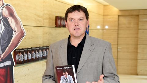 Tiesa turpinās vērtēt Ozoliņa prasību pret Puči par parāda piedziņu