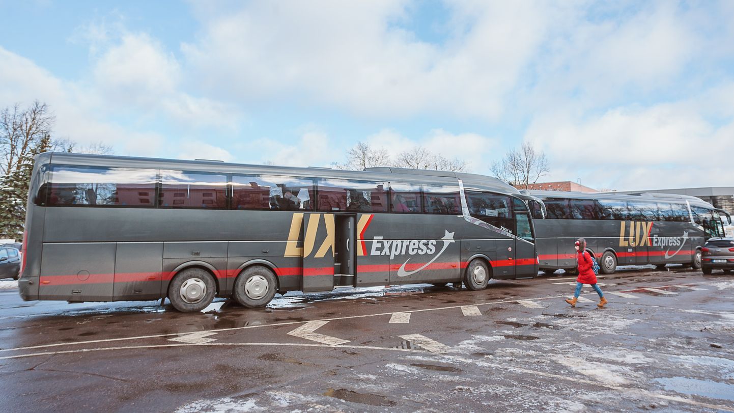 Tallinna ja Tartusse sõidavad Lux Expressi bussid endiselt, aga märksa harvemini.