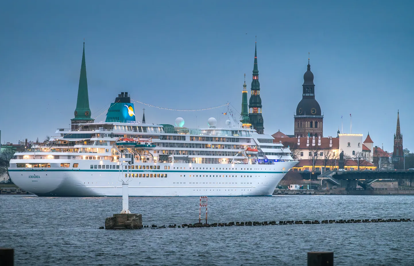 Круизное судно Amadea в Риге