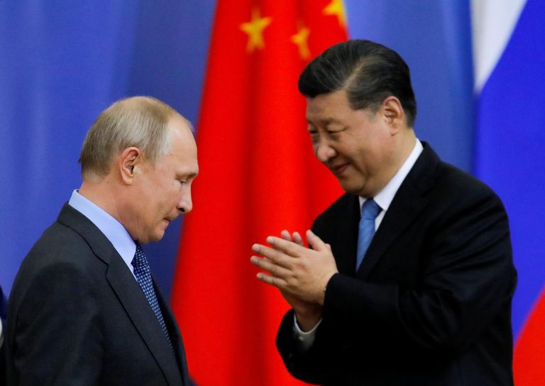 Venemaa president Vladimir Putin ja Hiina president Xi Jinping 2019. aastal Peterburis. Alexander John Motyli sõnul võib liiga tihe partnerlus nende kahe riigi vahel teha Venemaast Hiina koloonia. 