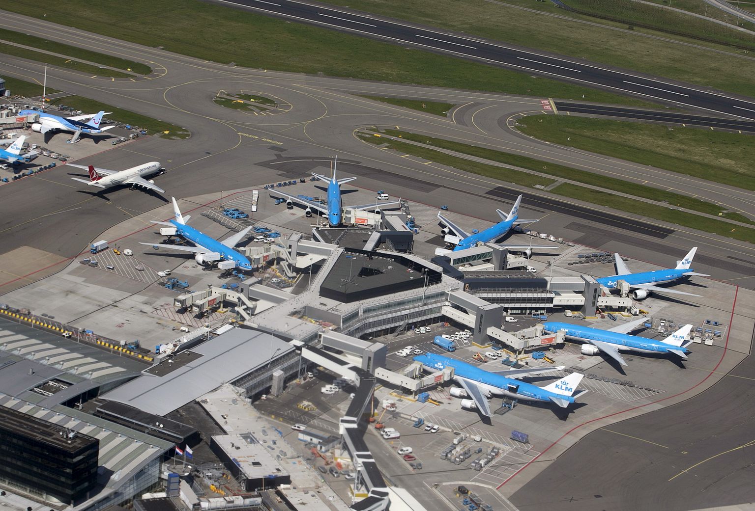 KLMi lennukid Hollandi pealinna Amsterdami lähedal asuvas Schipoli lennujaamas.