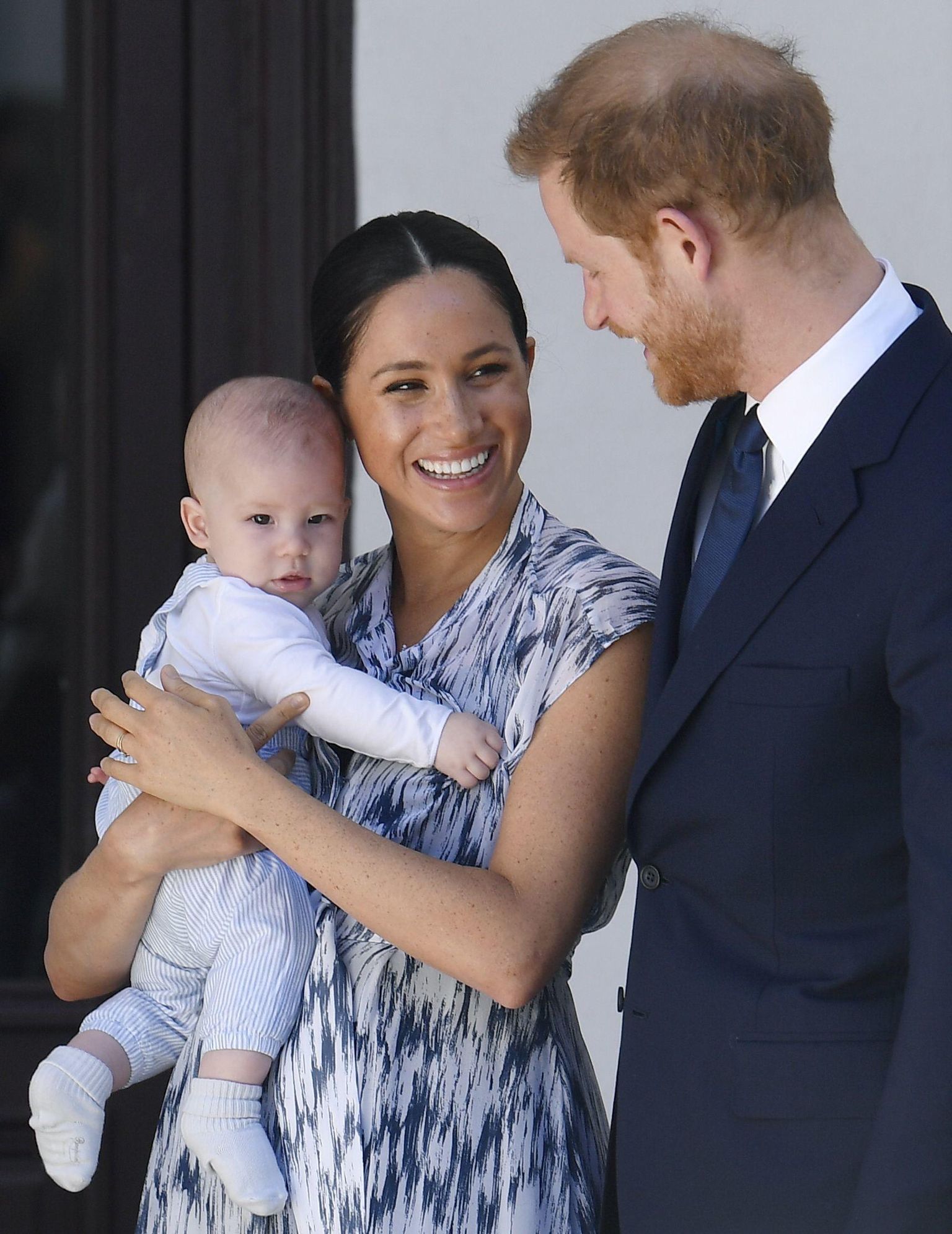 Prints Harry ja tema abikaasa hertsoginna Meghan oma esiklapse Archiega 2019. aasta septembris Lõuna-Aafrika Vabariigis. Paari nädal tagasi sündinud tütrest Lilibet Dianast pole seni fotosid avaldatud.