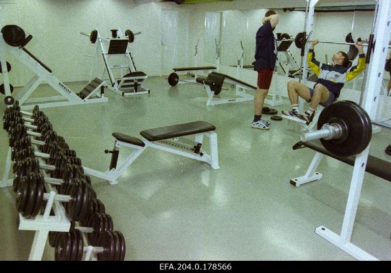 А вам бы понравилась такая тренировочка в 1998 году?