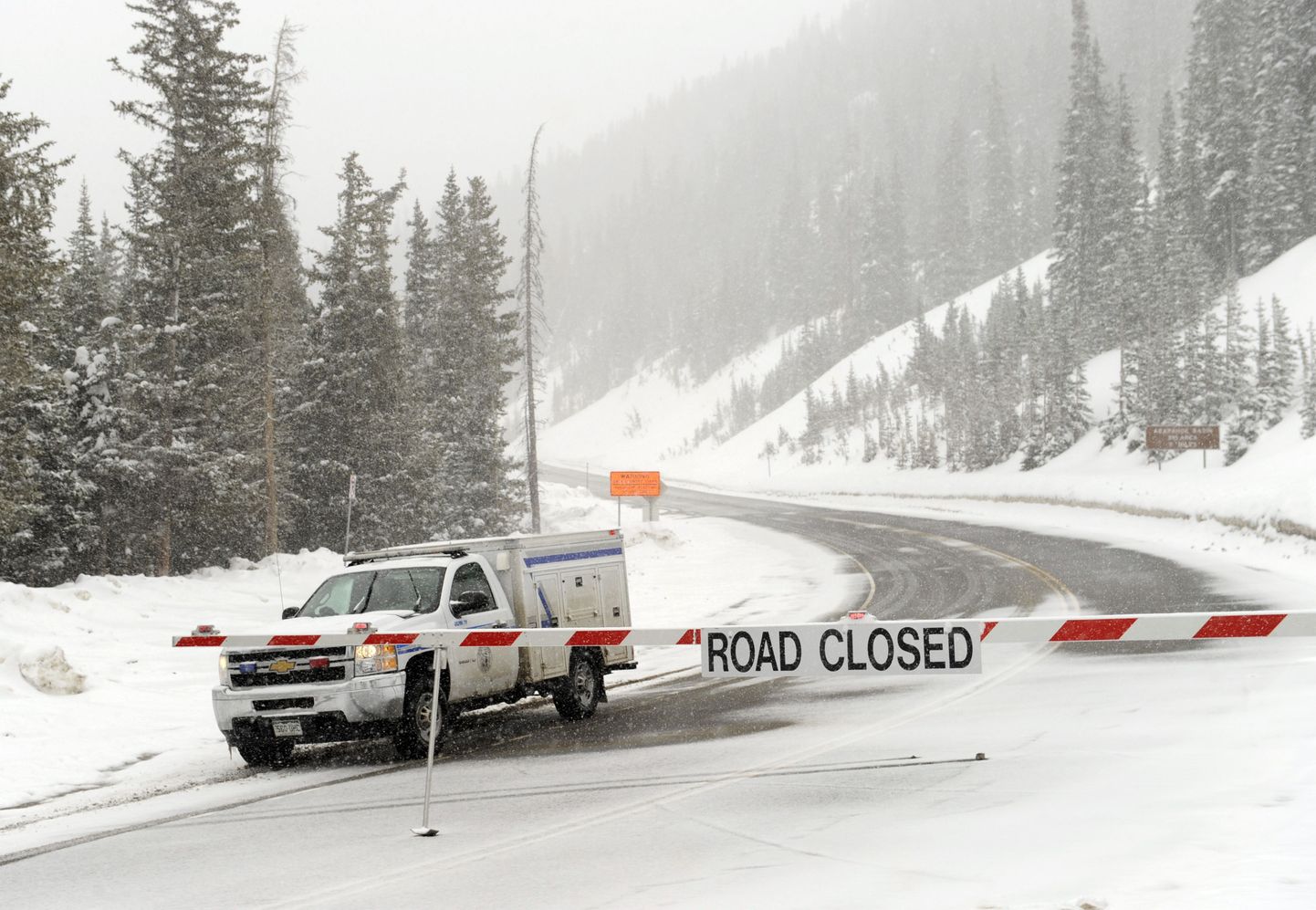 Tee Loveland Passi oli pärast viie lumelauduri hukkumist suletud.