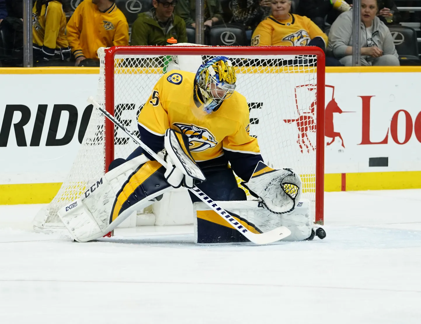 Jäähokiklubi Nashville Predatorsi soomlasest esiväravavaht Pekka Rinne pidi viie minuti jooksul litri viiel korral väravavõrgus välja koukima.