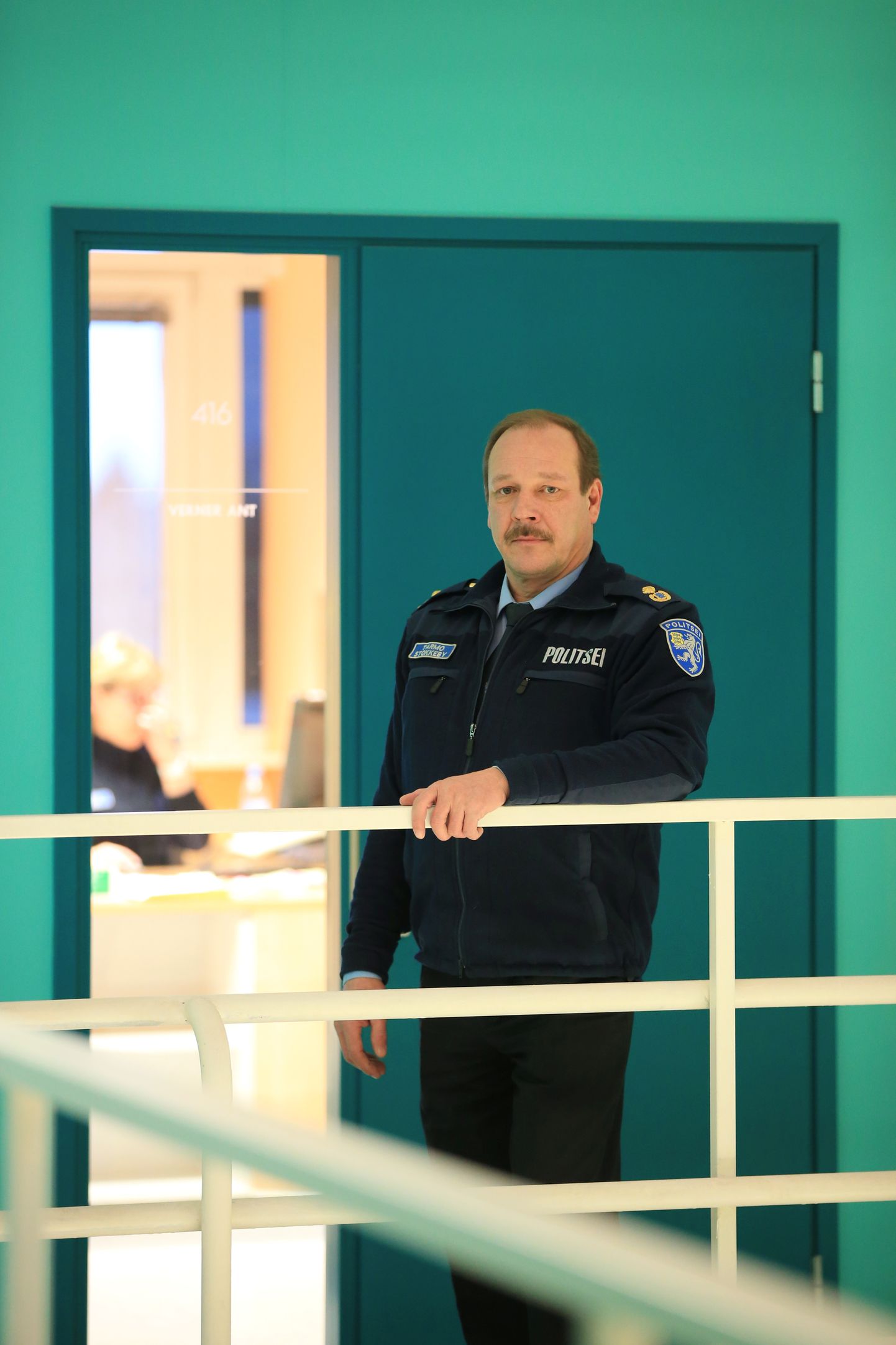 Tartu politseijaoskonna piirkonnavanema Tarmo Stokkeby sõnutsi on politsei saanud mõningaid vihjeid ebaseadusliku alkoholimüügi kohta, millest omakorda teavitab politsei maksu- ja tolliametit.