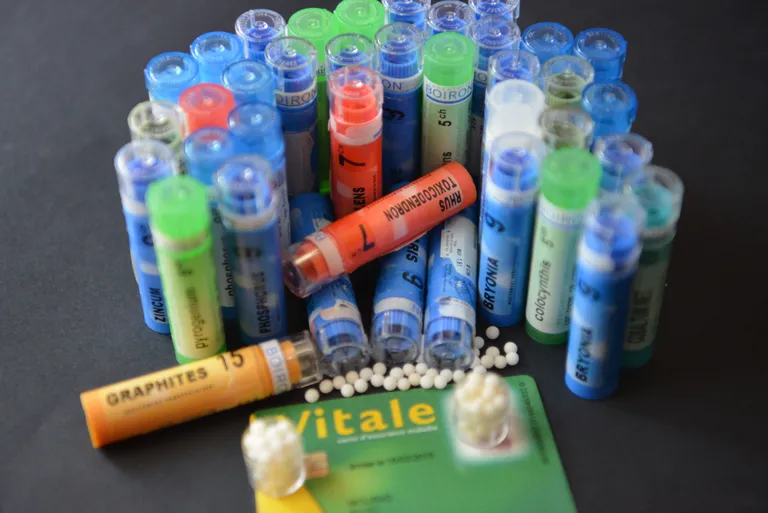 Homöopaatilised graanulid Prantsusmaal. Eestis on müügil vaid 19 erinevat homöopaatilist preparaati. Lätlaste valik on viis korda suurem, Rootsis on erinevaid preparaate aga üle tuhande.
