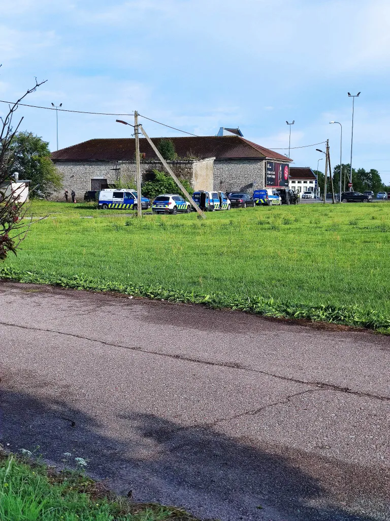 22-AASTANE AIVAR jäi vahele Kuivastu sadamas eelmise aasta 14. juuli õhtul kella poole kaheksa paiku. Foto on tehtud täpselt samal ajal.