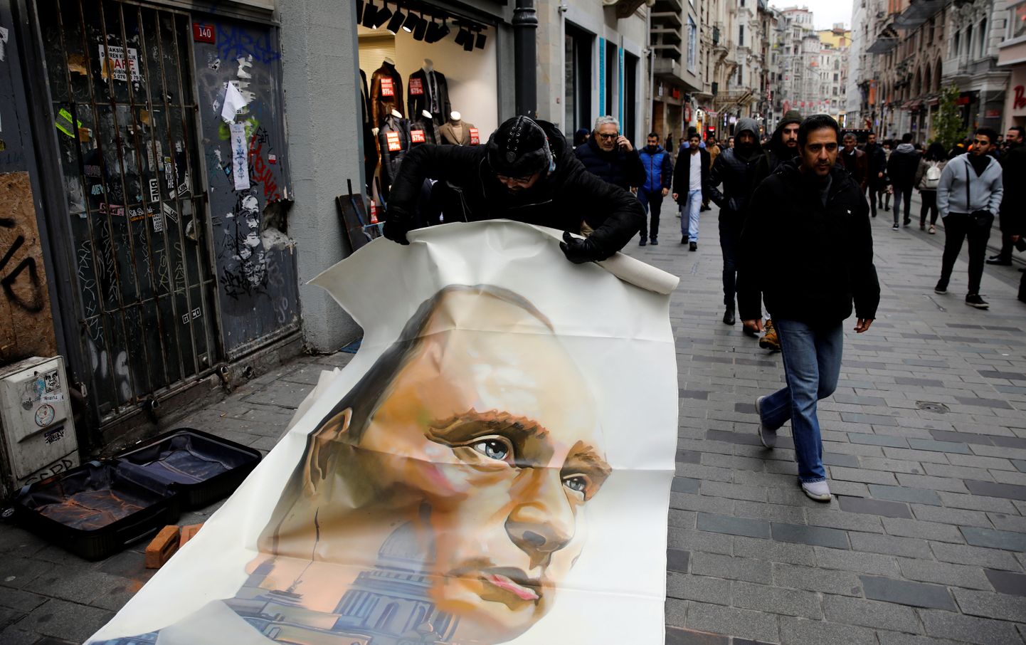 Vene kunstnik ja endine Arhangelski linnapea Aleksandr Donskoi eelmisel aastal Istanbulis Vladimir Putini portreega.