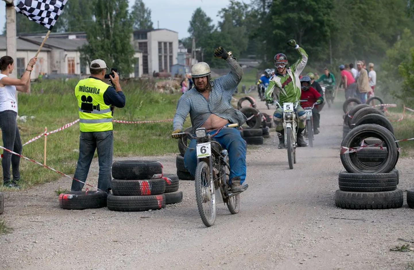 Võistlus Mõisaküla Le Mans, kus sõideti 24 tundi järjest punnvõrridega.