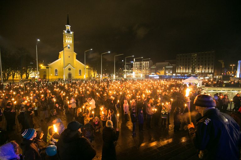 Шествие в Таллинне на день, а точнее, уже вечер республики. 24 февраля 2023.