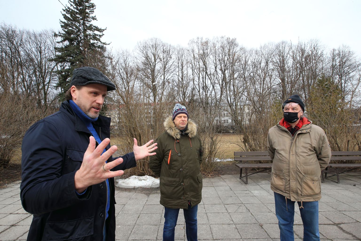 Valimisliidu Tartu Eest liidrid Tanel Tein (vasakult), Margus Jaanovits ja Vahur Kalmre tänavu märtsis tutvustamas oma visiooni keskpargi tulevikust.