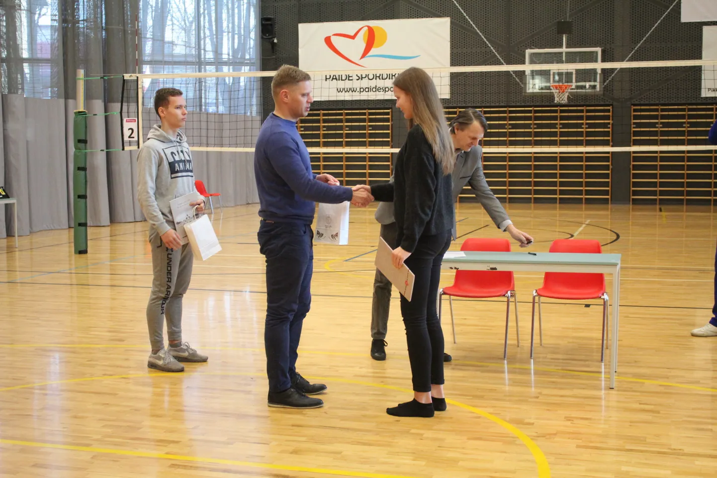 Peet Raigi nimelise noore võrkpalluri stipendiumi üleandmine Karl Vilpuule ja Stella Victoria Siiderile.