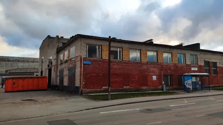Aadressil Valukoja 7/3 asub tööstushoone, millel polegi kolmandat korrust.
