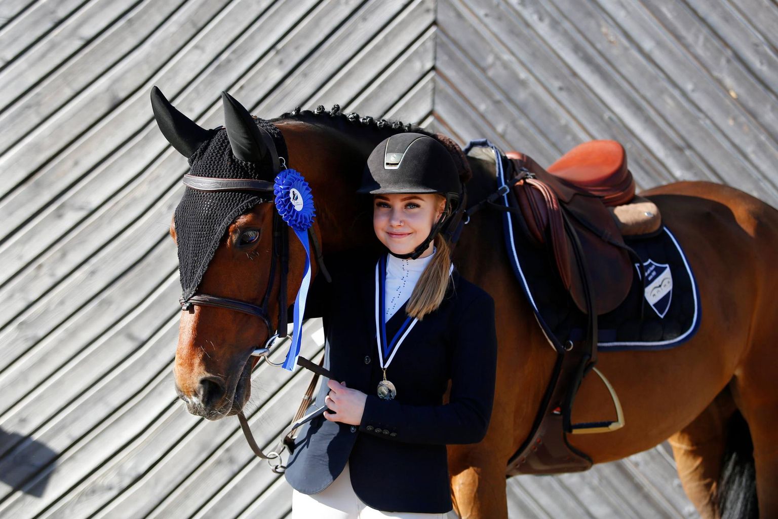 Marlene Makarov ja tema hobune Emora võitsid teist aastat järjest Eesti juunioride meistrivõistluste hõbemedali.