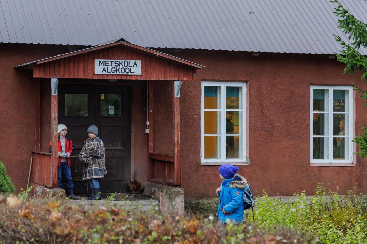 Ametlikult Metsküla algkooli tänavu septembrist enam ei eksisteeri, kuid lapsed õpivad seal siiani.