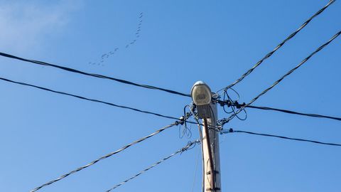 Sindis kõikus elektripost