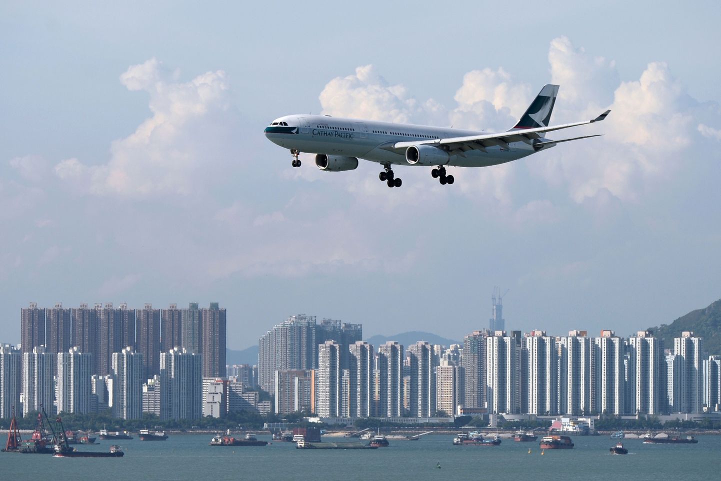 Honkongas aviokompānijas “Cathay Pacific” lidmašīna "Boeing 777". Ilustratīvs attēls