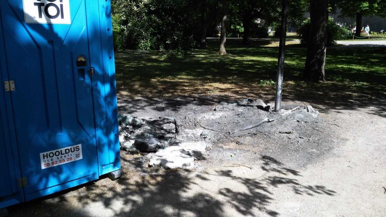 Maha põletatud välikäimlad.