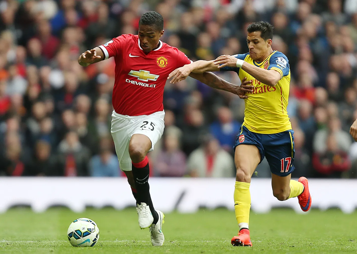 Antonio Valencia (vasakul) ja Alexis Sanchez kuuluvad mõlemad Euroopa tippliigade kümne kiireima jalgpalluri hulka.