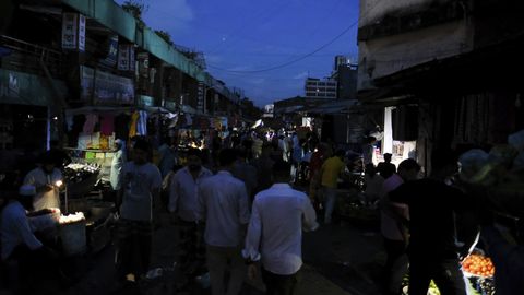 Pea kogu Bangladesh jäi võrgurikke järel elektrita