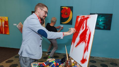 Näitus "Ed" mängib tähendustega ja portreteerib veinikasse
